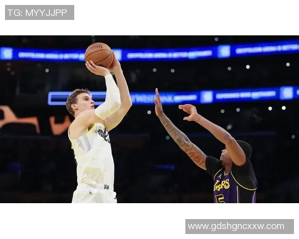 爵士vs湖人前瞻:詹姆斯有望复出迎赛季首秀 马尔卡宁能否继续高分演出 爵士vs湖人前瞻:詹姆斯有望复出迎赛季首秀 马尔卡宁能否继续高分演出