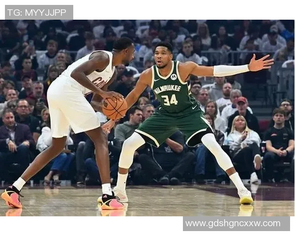 雄鹿官宣:波特左脚踝扭伤缺席两场 字母哥脚趾伤势下场出战成疑 雄鹿官宣:波特左脚踝扭伤缺席两场 字母哥脚趾伤势下场出战成疑