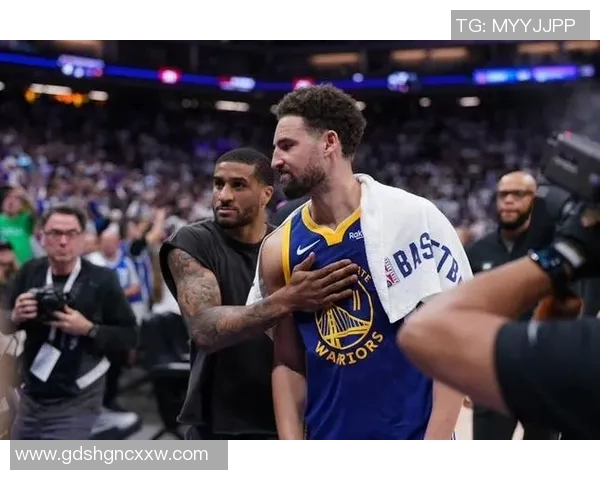 三节战罢独行侠VS76人 比分97-91独行侠领先 三节战罢独行侠VS76人 比分97-91独行侠领先