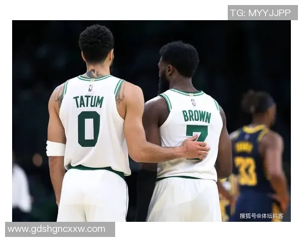 塔图姆场边观战照曝光，凯尔特人东部第二