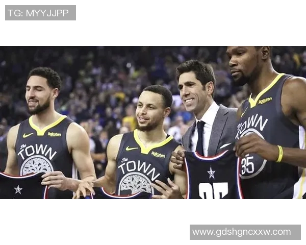 勇士101-97逆转太阳！科尔认清局势，库里直言波尔津吉斯关键意义