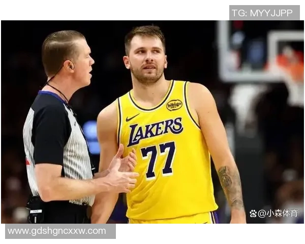 逆转！恩比德357东契奇伤缺，里夫斯356建功，老詹险拿尴尬三双